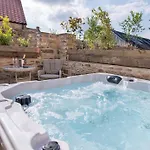 1 Bed In Richmond Oc-88589 Easby