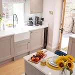1 Bed In Richmond Oc-88589 度假居 *